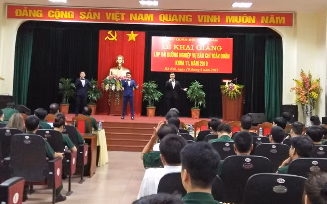 Lễ khai giảng khóa bồi dưỡng tại Hà Nội