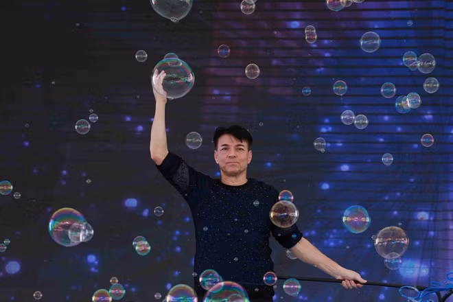 Roadshow cổ động chương trình của huyền thoại bong bóng thế giới FanYang