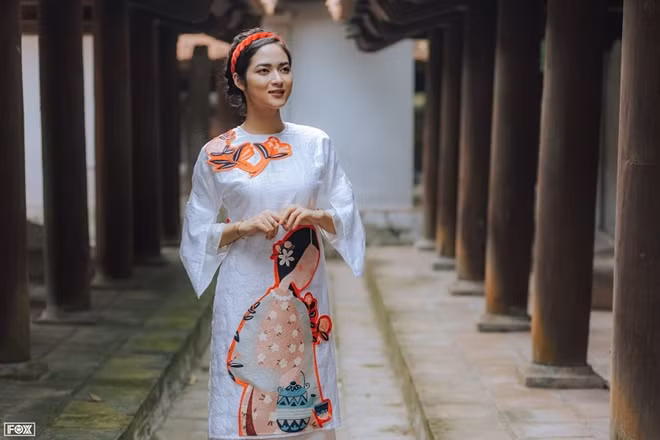 Một trong số các thiết kế áo dài hiện đại và trẻ trung hơn