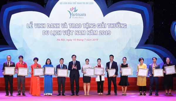 Rất nhiều giải thưởng khác cũng đã được trao trong đêm 15-7