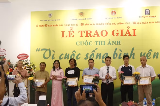 Một số tác giả đoạt giải Khuyến khích.