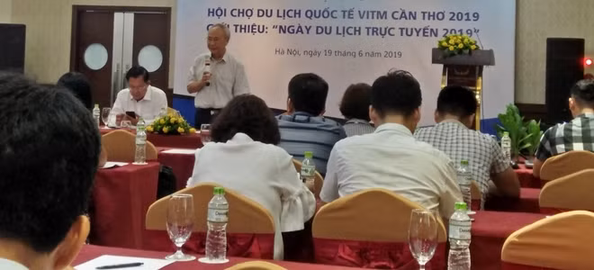 Ông Vũ Thế Bình, Phó Chủ tịch thường trực Hiệp hội Du lịch Việt Nam trao đổi về Ngày Du lịch trực tuyến 2019