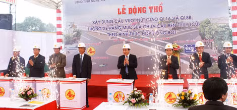 Lễ động thổ xây dựng cầu vượt nút thắt giao thông giữa QL 1A và QL 8B.