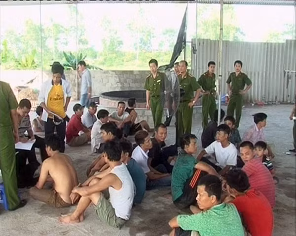 Các đối tượng tham gia đánh bạc. Các đối tượng tham gia đánh bạc.