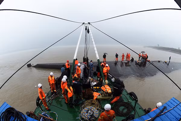 Trong ngày 3/6, lực lượng cứu hộ chỉ tìm thấy thi thể các nạn nhân chứ chưa phát hiện được trường hợp nào còn sống sót. Ảnh: Xinhua. Trong ngày 3/6, lực lượng cứu hộ chỉ tìm thấy thi thể các nạn nhân chứ chưa phát hiện được trường hợp nào còn sống sót. Ảnh: Xinhua.