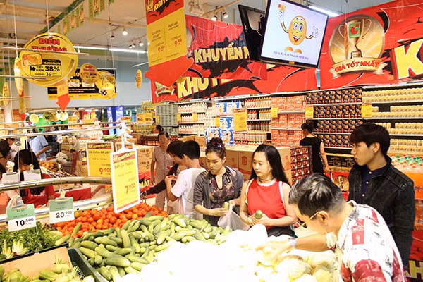 Rất đông khách hàng mua sắm tại BigC trong những dịp khuyến mại.