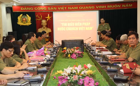Đại tá Bùi Sơn Hiển, Phó cục trưởng Cục Tham mưu Tổng cục Chính trị CAND phát biểu tại buổi Lễ.