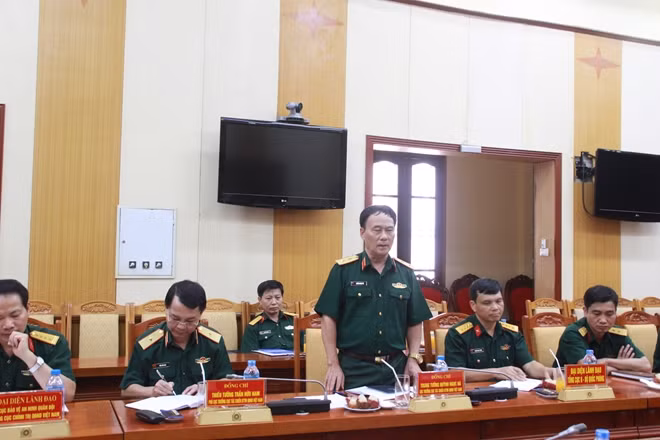 Trung tướng Huỳnh Ngọc Hà, Cục trưởng Cục tác chiến, Bộ Tổng tham mưu Quân đội nhân dân Việt Nam phát biểu tại buổi giao ban