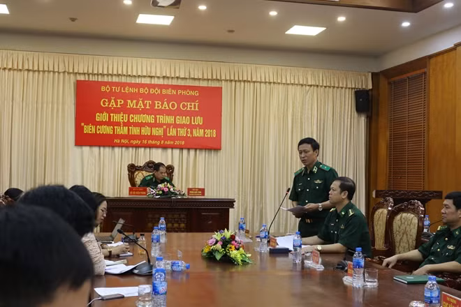 Các đại biểu dự buổi gặp mặt