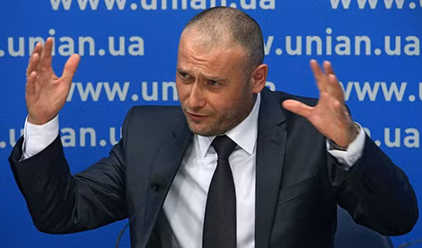 Lãnh đạo tổ chức dân tộc cực đoan Right Sector, Dmitry Yarosh, vừa lên tiếng yêu cầu Tổng thống Poroshenko từ chức.