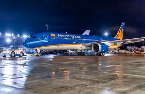 Hình ảnh chiếc máy bay B787-9 đầu tiên của VNA rời xưởng sơn tại Mỹ.