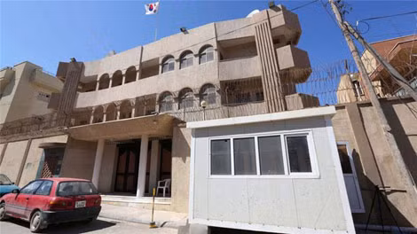 Đại sứ quán Hàn Quốc tại Tripoli bị tấn công vào ngày 12/4. Ảnh: EPA.