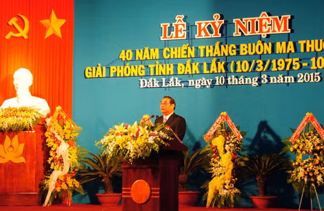 Đồng chí Lê Hồng Anh, Ủy viên Bộ Chính trị, Thường trực Ban Bí thư phát biểu chúc mừng tại buổi lễ. Đồng chí Lê Hồng Anh, Ủy viên Bộ Chính trị, Thường trực Ban Bí thư phát biểu chúc mừng tại buổi lễ.