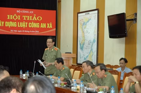 Trung tướng Nguyễn Văn Khảo, Cục trưởng Cục xây dựng phong trào Toàn dân bảo vệ ANTQ điều hành hội thảo.