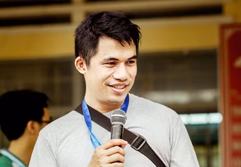 Lê Minh Đức trong một chuyến thiện nguyện cùng đoàn "100 ngàn - Vạn mái ấm".