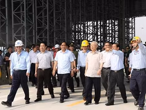 Tổng Bí thư Nguyễn Phú Trọng cùng đoàn tham quan, kiểm tra tại cầu Cảng Sơn Dương thuộc dự án Fomorsa Hà Tĩnh.