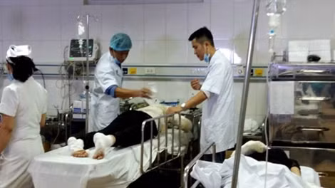 Một nạn nhân đang được điều trị tại các bệnh viện.