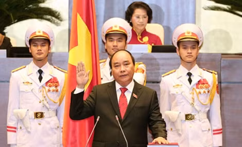 Thủ tướng Nguyễn Xuân Phúc tuyên thệ trong ngày nhận chức.