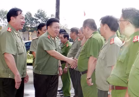 Thứ trưởng Bùi Văn Thành thăm và làm việc tại Công an tỉnh Bình Phước.
