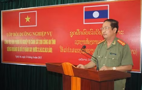 Đại tá Nguyễn Tiến Dần, Phó Giám đốc Công an tỉnh phát biểu tại lễ bế giảng lớp tập huấn