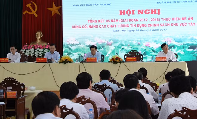 Các đại biểu tham dự hội nghị.