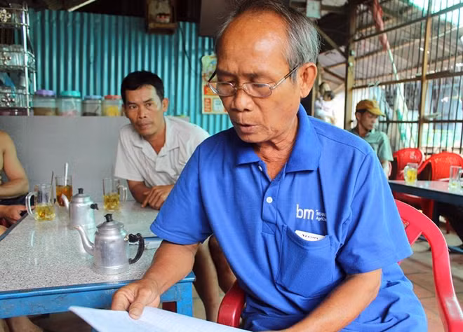 Người bức xúc trước việc UBND tỉnh An Giang cấp phép cho Công ty Dương Khang khai thác cát, trong khi tình trạng sạt lở ngày càng diễn ra trầm trọng.