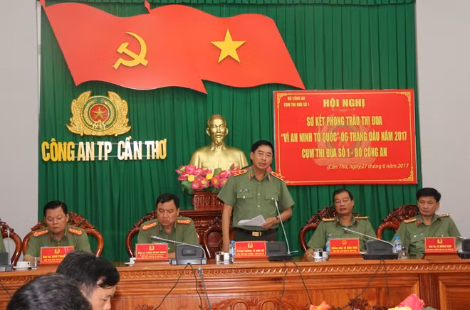 Trung tướng Lê Văn Đệ, phát biểu chỉ đạo tại Hội nghị.