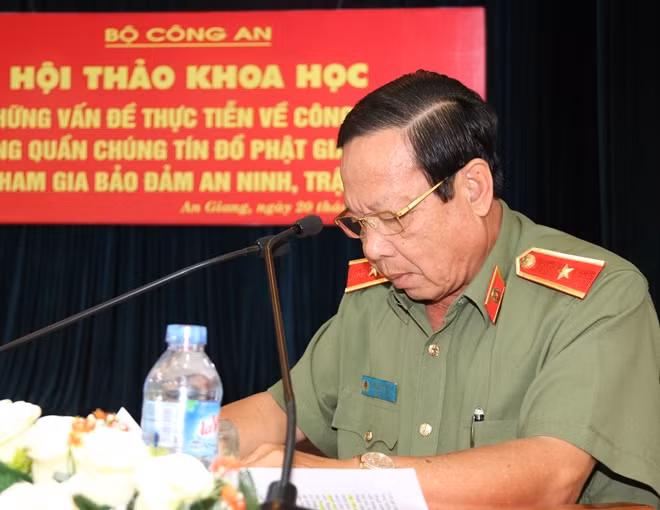 Thiếu tướng Nguyễn Minh Kha - Phó Tổng cục trưởng Tổng cục An ninh, chủ trì Hội thảo khoa học.