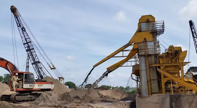 Trung bình mỗi ngày, dây chuyền sản xuất cát sạch đưa ra thị trường trên 1.000 m3 cát sạch.