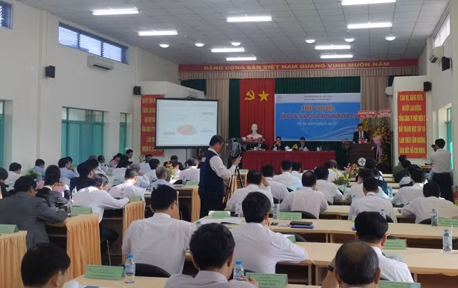 Các đại biểu tham dự hội nghị.
