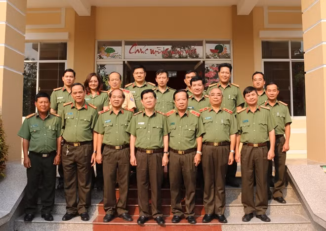 Thứ trưởng Nguyễn Văn Sơn, cùng đoàn công tác và lãnh đạo Cục An ninh Tây Nam Bộ