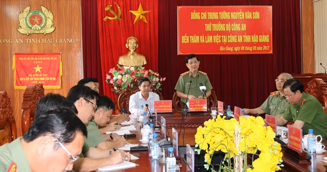 Thứ trưởng Nguyễn Văn Sơn, phát biểu chỉ đạo tại buổi làm việc với Công an tỉnh Hậu Giang.