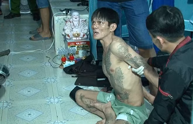 Đối tượng Dũng, bị Công an TP Sóc Trăng bắt giữ tại phòng trọ.