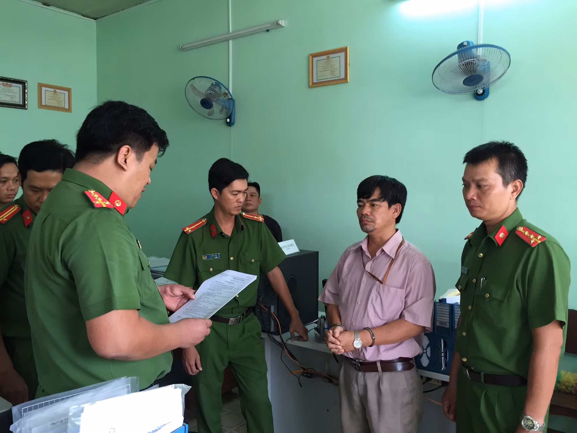 Bắt Trưởng phòng thanh tra pháp chế Trường Cao đẳng Cần Thơ
