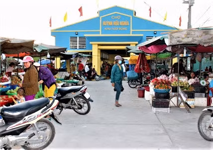 Chợ thị trấn Huỳnh Hữu Nghĩa, huyện Mỹ Tú (Sóc Trăng). Chợ thị trấn Huỳnh Hữu Nghĩa, huyện Mỹ Tú (Sóc Trăng).