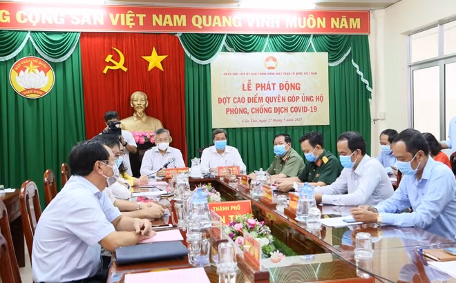 Ủy ban MTTQVN TP Cần Thơ mở cao điểm quyên góp ủng hộ phòng, chống dịch COVID-19.