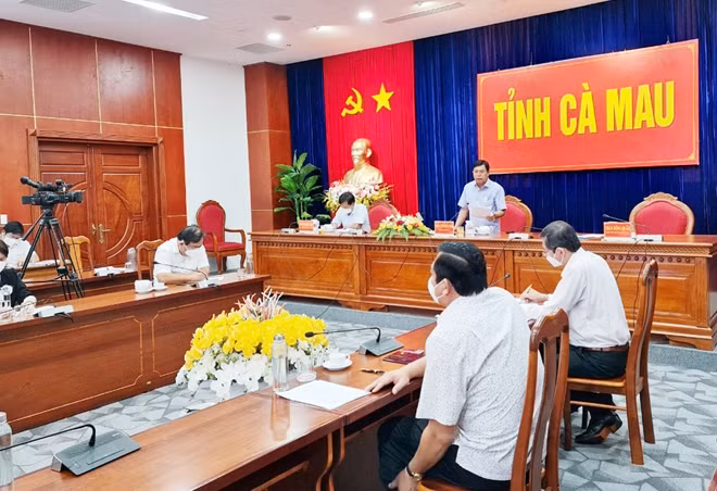 Ban Chỉ đạo phòng chống dịch bệnh tỉnh Cà Mau họp triển khai các phương án chống dịch trên địa bàn.
