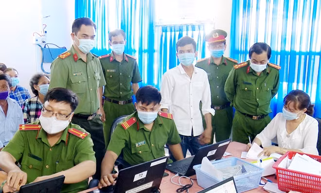 Ban Giám đốc Công an tỉnh Bạc Liêu thường xuyên kiểm tra, động viên CBCS làm nhiệm vụ cấp CCCD trên địa bàn.
