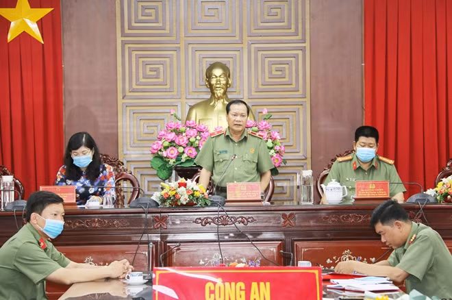 Thiếu tướng Nguyễn Văn Thuận phát biểu giao nhiệm vụ cho các đơn vị.
