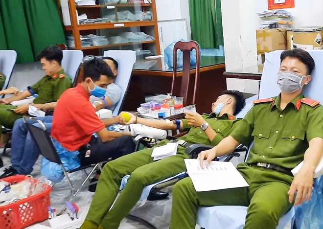 Hiến máu tình nguyện là hoạt động thường xuyên của tuổi trẻ Công an tỉnh Sóc Trăng từ nhiều năm qua.