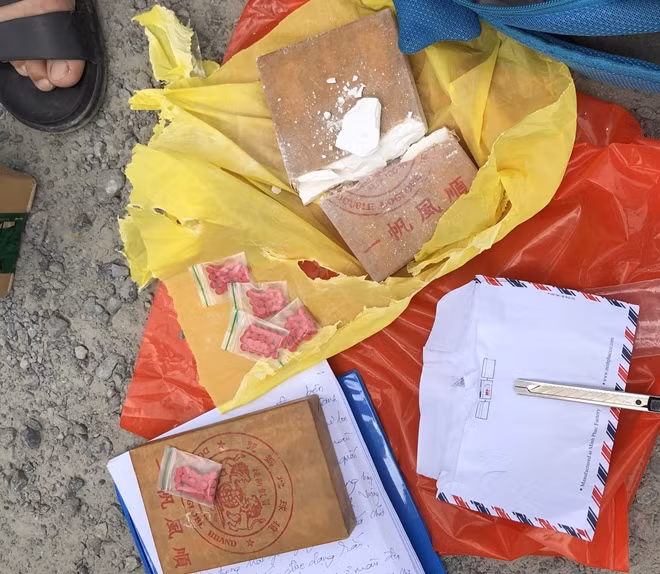 Đối tượng Phương Anh cùng tang vật.