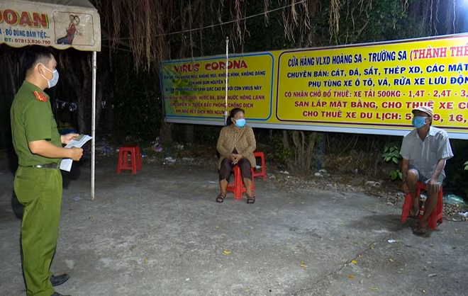 Công an huyện Vĩnh Lợi (Bạc Liêu) phát hiện tài xế và 2 người đi cùng có dấu hiệu khai báo gian dối.