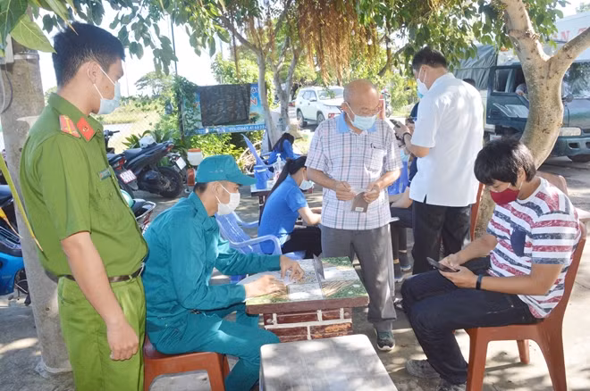 Sóc Trăng tăng cường kiểm soát người, phương tiện ra vào tỉnh để phòng, chống COVID-19.
