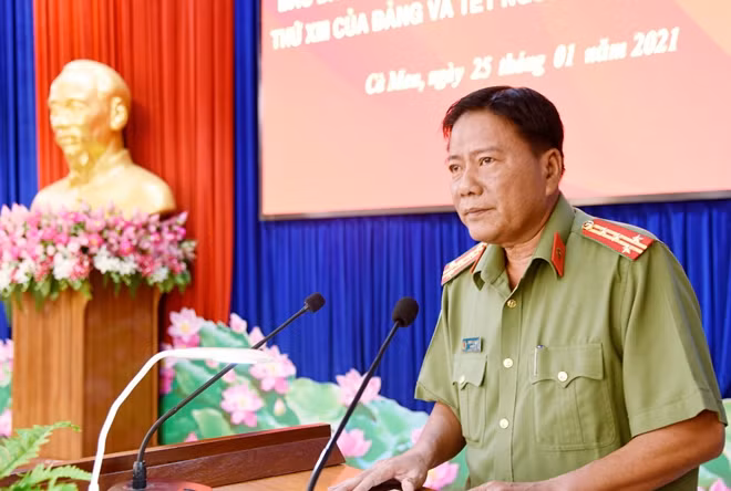 Đại tá Phạm Thành Sỹ, Giám đốc Công an tỉnh Cà Mau phát biểu tại Hội nghị.