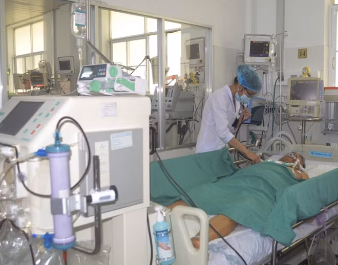 Bệnh nhân được lọc máu liên tục 2 ngày.