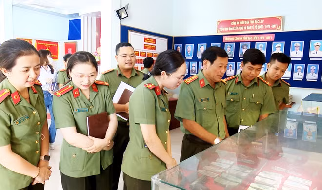 Các thế hệ ANND Công an Bạc Liêu tự hào tiếp nối truyền thống vẻ vang 75 năm chiến đấu, xây dựng và trưởng thành.