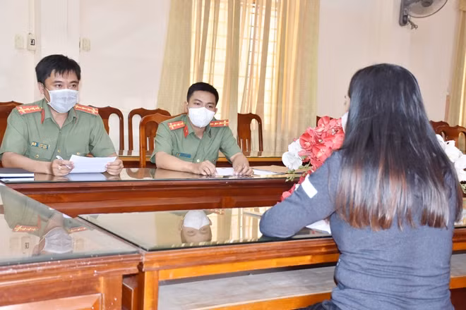 Công an TP Bạc Liêu mời đối tượng thông tin sai sự thật về COVID-19 đến làm việc.