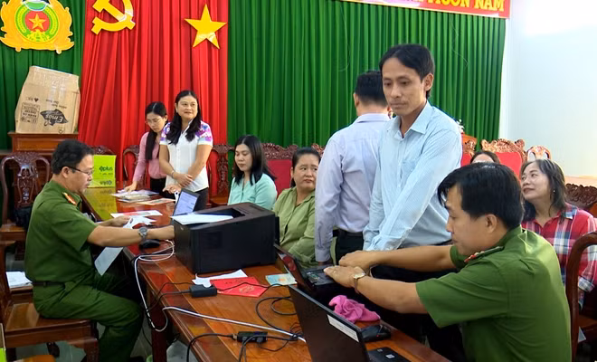 Công an tỉnh Bạc Liêu tổ chức cấp CCCD cho cán bộ, công chức các sở, ban, ngành cấp tỉnh.
