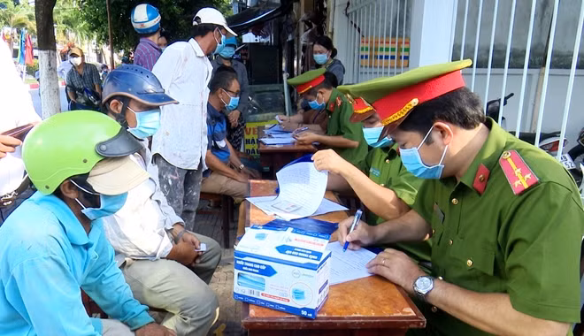 TP Bạc Liêu ra quân xử phạt những trường hợp không đeo khẩu trang nơi công cộng để phòng dịch bệnh COVID-19.