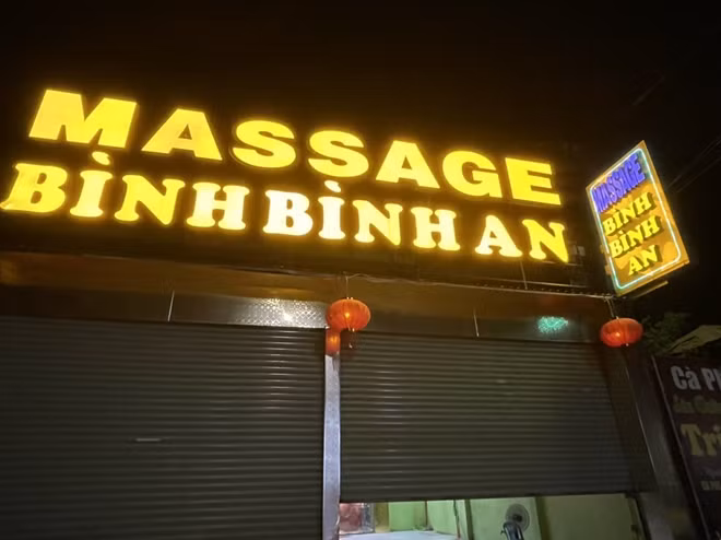 Quán massage để nhân viên khỏa thân, kích dục cho khách.